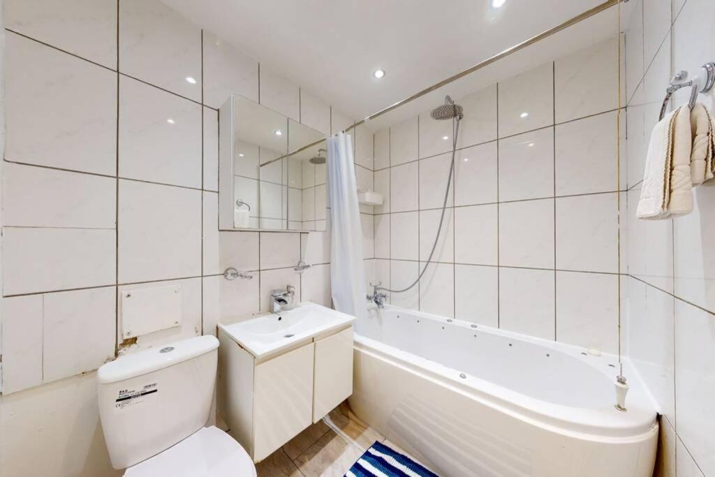 Super 2 Bed House With Privategarden London Exterior foto