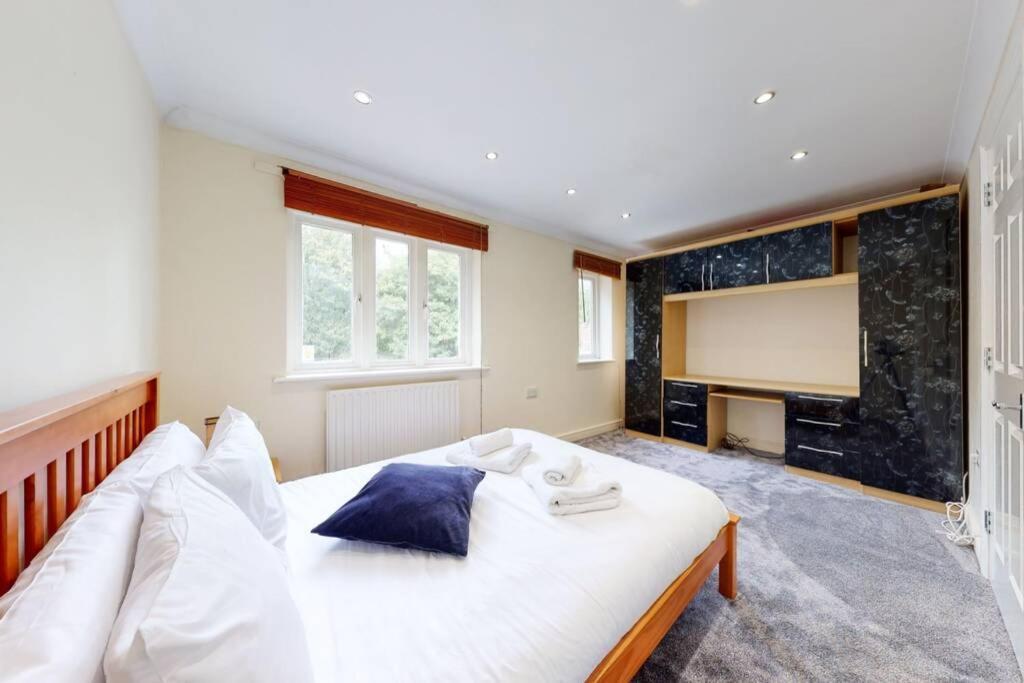 Super 2 Bed House With Privategarden London Exterior foto