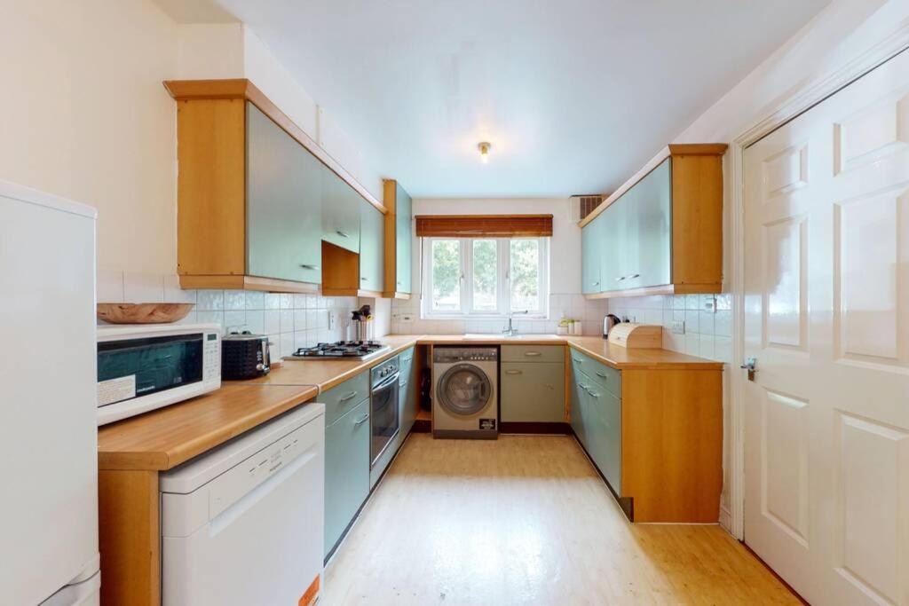 Super 2 Bed House With Privategarden London Exterior foto