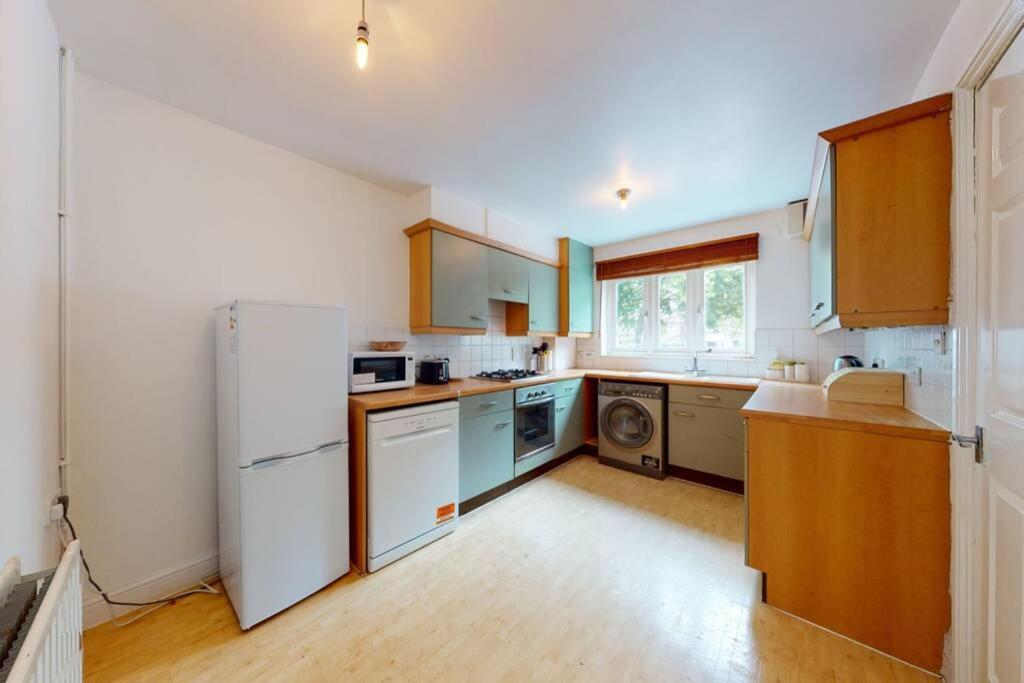 Super 2 Bed House With Privategarden London Exterior foto