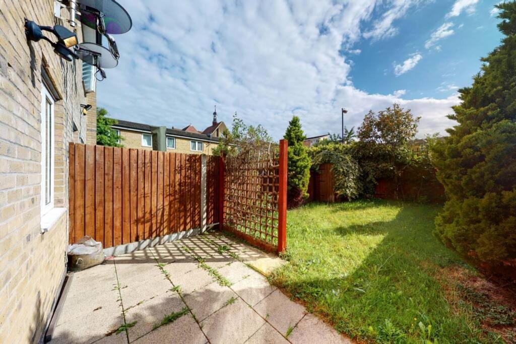 Super 2 Bed House With Privategarden London Exterior foto